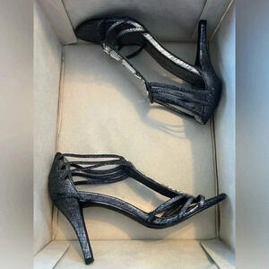 Jones New York Formal Rhinestone Embellished shoes, like new, worn once. Sz 7